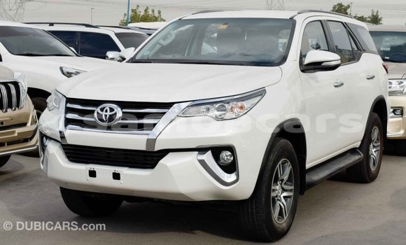 Acheter Import Voiture Toyota Fortuner Blanc à Import - Dubai, A'ana Acheter Import Voiture Toyota Fortuner Blanc à Import - Dubai, A'ana