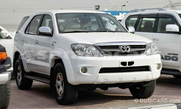 Acheter Import Voiture Toyota Fortuner Blanc à Import - Dubai, A'ana Acheter Import Voiture Toyota Fortuner Blanc à Import - Dubai, A'ana
