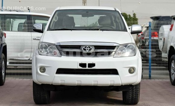 Acheter Import Voiture Toyota Fortuner Blanc à Import - Dubai, A'ana Acheter Import Voiture Toyota Fortuner Blanc à Import - Dubai, A'ana