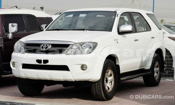 Acheter Import Voiture Toyota Fortuner Blanc à Import - Dubai, A'ana Acheter Import Voiture Toyota Fortuner Blanc à Import - Dubai, A'ana