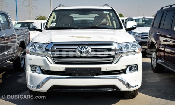 Acheter Import Voiture Toyota Land Cruiser Blanc à Import - Dubai, A'ana Acheter Import Voiture Toyota Land Cruiser Blanc à Import - Dubai, A'ana