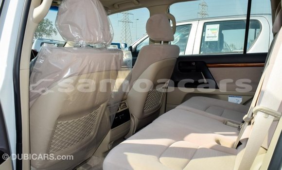 Acheter Import Voiture Toyota Land Cruiser Blanc à Import - Dubai, A'ana Acheter Import Voiture Toyota Land Cruiser Blanc à Import - Dubai, A'ana
