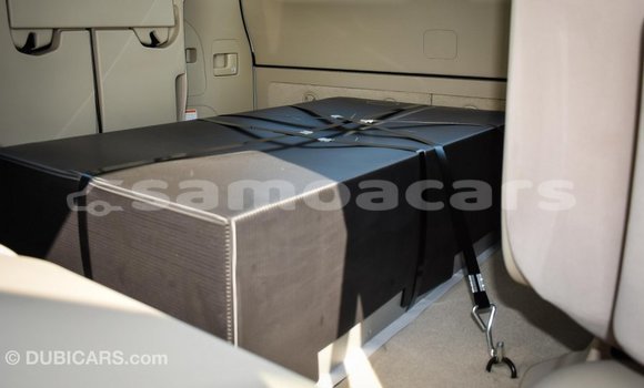 Acheter Import Voiture Toyota Land Cruiser Blanc à Import - Dubai, A'ana Acheter Import Voiture Toyota Land Cruiser Blanc à Import - Dubai, A'ana