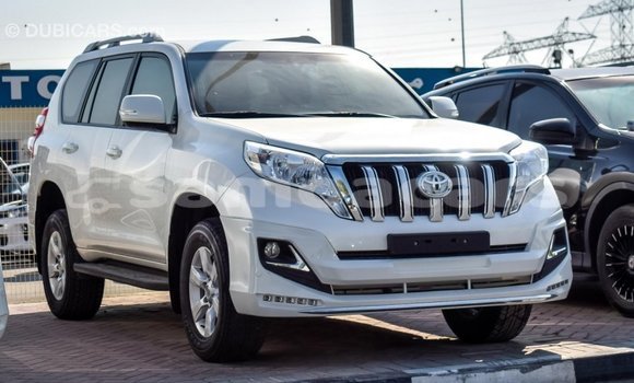 Acheter Import Voiture Toyota Prado Blanc à Import - Dubai, A'ana Acheter Import Voiture Toyota Prado Blanc à Import - Dubai, A'ana