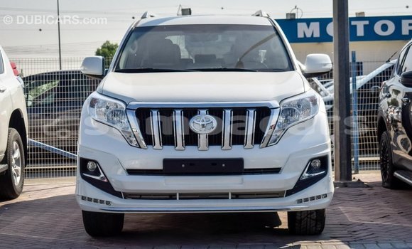 Acheter Import Voiture Toyota Prado Blanc à Import - Dubai, A'ana Acheter Import Voiture Toyota Prado Blanc à Import - Dubai, A'ana