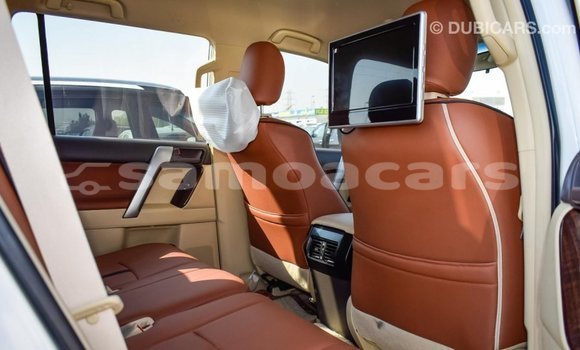 Acheter Import Voiture Toyota Prado Blanc à Import - Dubai, A'ana Acheter Import Voiture Toyota Prado Blanc à Import - Dubai, A'ana