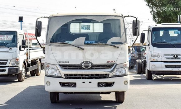 Buy Import Hino 300 Series White Truck in Import - Dubai in A'ana Buy Import Hino 300 Series White Truck in Import - Dubai in A'ana