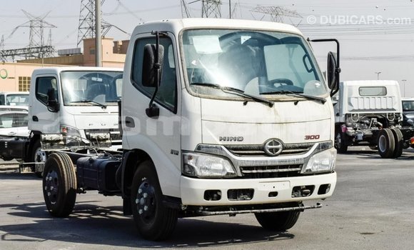 Buy Import Hino 300 Series White Truck in Import - Dubai in A'ana Buy Import Hino 300 Series White Truck in Import - Dubai in A'ana