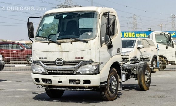Buy Import Hino 300 Series White Truck in Import - Dubai in A'ana Buy Import Hino 300 Series White Truck in Import - Dubai in A'ana