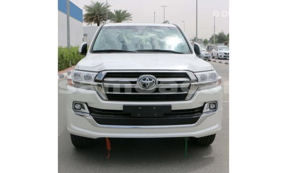 Acheter Import Voiture Toyota Land Cruiser Blanc à Import - Dubai, A'ana Acheter Import Voiture Toyota Land Cruiser Blanc à Import - Dubai, A'ana