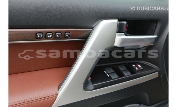 Acheter Import Voiture Toyota Land Cruiser Blanc à Import - Dubai, A'ana Acheter Import Voiture Toyota Land Cruiser Blanc à Import - Dubai, A'ana