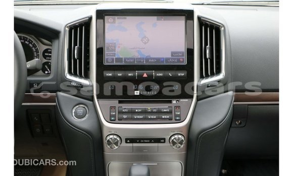 Acheter Import Voiture Toyota Land Cruiser Blanc à Import - Dubai, A'ana Acheter Import Voiture Toyota Land Cruiser Blanc à Import - Dubai, A'ana