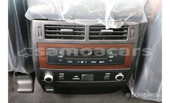 Acheter Import Voiture Toyota Land Cruiser Blanc à Import - Dubai, A'ana Acheter Import Voiture Toyota Land Cruiser Blanc à Import - Dubai, A'ana