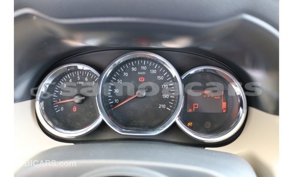 Acheter Import Voiture Renault Duster Blanc à Import - Dubai, A'ana