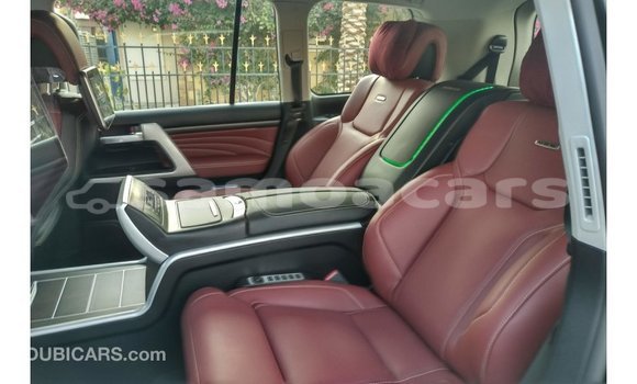 Acheter Import Voiture Toyota Land Cruiser Noir à Import - Dubai, A'ana Acheter Import Voiture Toyota Land Cruiser Noir à Import - Dubai, A'ana