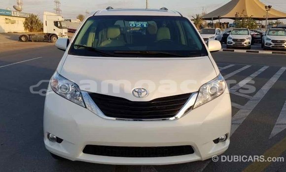 Acheter Import Voiture Toyota Sienna Blanc à Import - Dubai, A'ana Acheter Import Voiture Toyota Sienna Blanc à Import - Dubai, A'ana