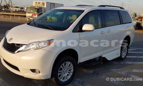 Acheter Import Voiture Toyota Sienna Blanc à Import - Dubai, A'ana Acheter Import Voiture Toyota Sienna Blanc à Import - Dubai, A'ana