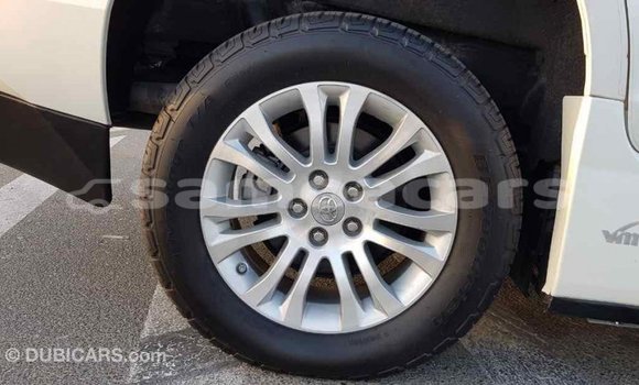 Acheter Import Voiture Toyota Sienna Blanc à Import - Dubai, A'ana Acheter Import Voiture Toyota Sienna Blanc à Import - Dubai, A'ana