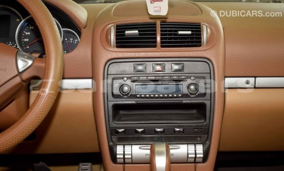 Acheter Import Voiture Porsche Cayenne Vert à Import - Dubai, A'ana Acheter Import Voiture Porsche Cayenne Vert à Import - Dubai, A'ana