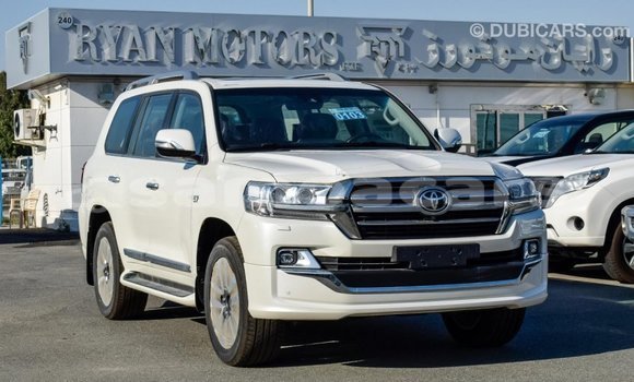 Buy Import Toyota Land Cruiser White Car in Import - Dubai in A'ana Buy Import Toyota Land Cruiser White Car in Import - Dubai in A'ana