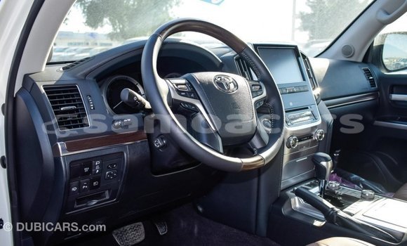 Buy Import Toyota Land Cruiser White Car in Import - Dubai in A'ana Buy Import Toyota Land Cruiser White Car in Import - Dubai in A'ana