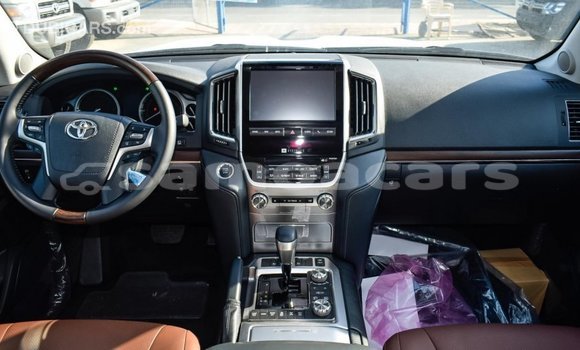 Buy Import Toyota Land Cruiser White Car in Import - Dubai in A'ana Buy Import Toyota Land Cruiser White Car in Import - Dubai in A'ana