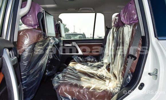 Buy Import Toyota Land Cruiser White Car in Import - Dubai in A'ana Buy Import Toyota Land Cruiser White Car in Import - Dubai in A'ana