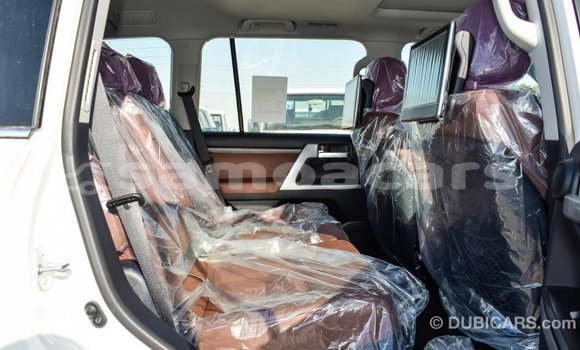 Buy Import Toyota Land Cruiser White Car in Import - Dubai in A'ana Buy Import Toyota Land Cruiser White Car in Import - Dubai in A'ana