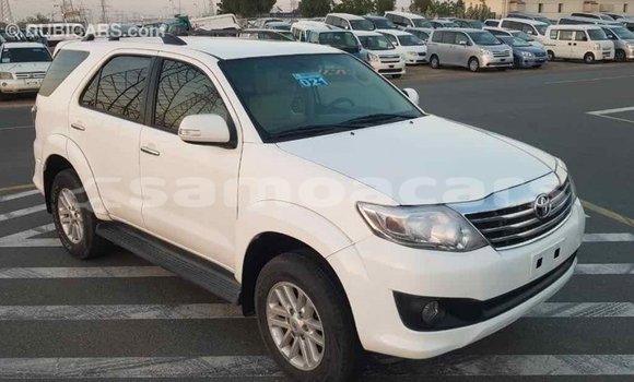 Acheter Import Voiture Toyota Fortuner Blanc à Import - Dubai, A'ana Acheter Import Voiture Toyota Fortuner Blanc à Import - Dubai, A'ana