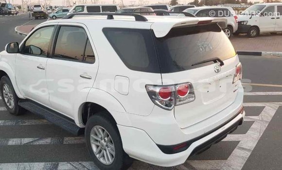 Acheter Import Voiture Toyota Fortuner Blanc à Import - Dubai, A'ana Acheter Import Voiture Toyota Fortuner Blanc à Import - Dubai, A'ana