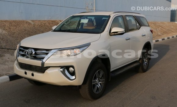 Acheter Import Voiture Toyota Fortuner Noir à Import - Dubai, A'ana Acheter Import Voiture Toyota Fortuner Noir à Import - Dubai, A'ana