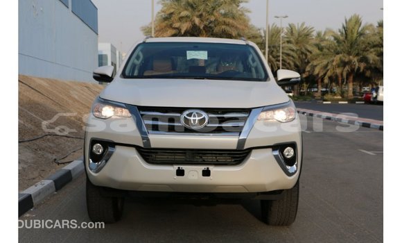 Acheter Import Voiture Toyota Fortuner Noir à Import - Dubai, A'ana Acheter Import Voiture Toyota Fortuner Noir à Import - Dubai, A'ana