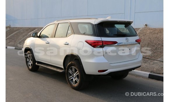 Acheter Import Voiture Toyota Fortuner Noir à Import - Dubai, A'ana Acheter Import Voiture Toyota Fortuner Noir à Import - Dubai, A'ana