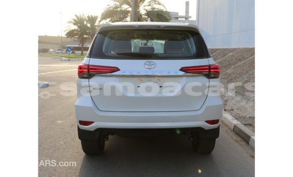 Acheter Import Voiture Toyota Fortuner Noir à Import - Dubai, A'ana Acheter Import Voiture Toyota Fortuner Noir à Import - Dubai, A'ana