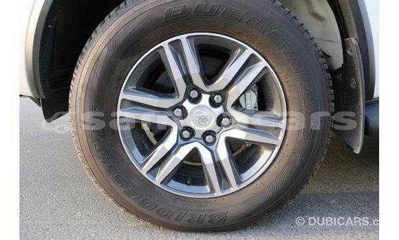 Acheter Import Voiture Toyota Fortuner Noir à Import - Dubai, A'ana Acheter Import Voiture Toyota Fortuner Noir à Import - Dubai, A'ana