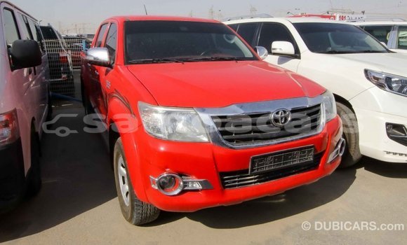 Acheter Import Voiture Toyota Hilux Rouge à Import - Dubai, A'ana Acheter Import Voiture Toyota Hilux Rouge à Import - Dubai, A'ana