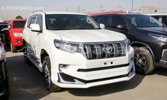 Acheter Import Voiture Toyota Prado Blanc à Import - Dubai, A'ana Acheter Import Voiture Toyota Prado Blanc à Import - Dubai, A'ana