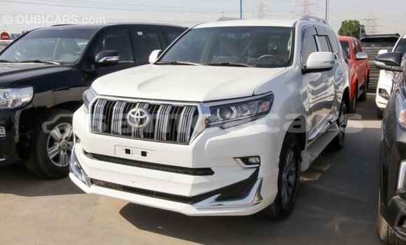 Acheter Import Voiture Toyota Prado Blanc à Import - Dubai, A'ana Acheter Import Voiture Toyota Prado Blanc à Import - Dubai, A'ana