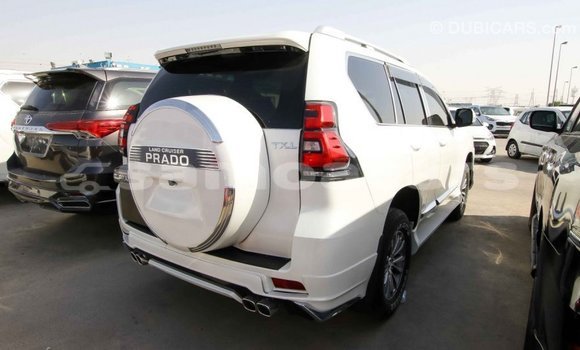 Acheter Import Voiture Toyota Prado Blanc à Import - Dubai, A'ana Acheter Import Voiture Toyota Prado Blanc à Import - Dubai, A'ana