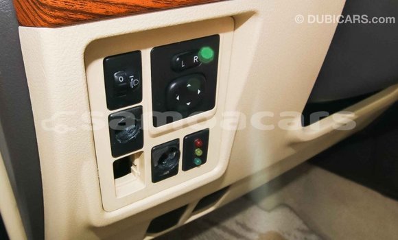 Acheter Import Voiture Toyota Prado Blanc à Import - Dubai, A'ana Acheter Import Voiture Toyota Prado Blanc à Import - Dubai, A'ana