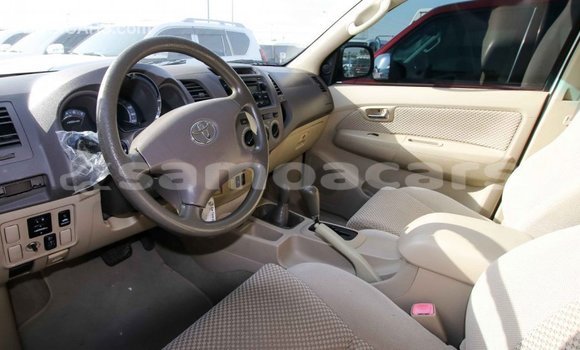 Acheter Import Voiture Toyota Fortuner Blanc à Import - Dubai, A'ana Acheter Import Voiture Toyota Fortuner Blanc à Import - Dubai, A'ana
