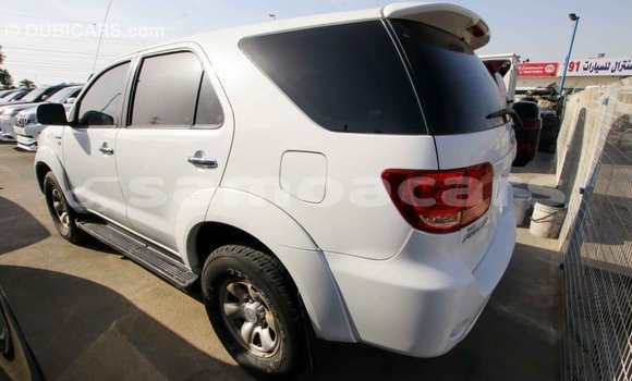 Acheter Import Voiture Toyota Fortuner Blanc à Import - Dubai, A'ana Acheter Import Voiture Toyota Fortuner Blanc à Import - Dubai, A'ana