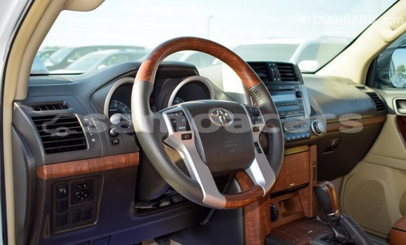 Acheter Import Voiture Toyota Prado Blanc à Import - Dubai, A'ana Acheter Import Voiture Toyota Prado Blanc à Import - Dubai, A'ana