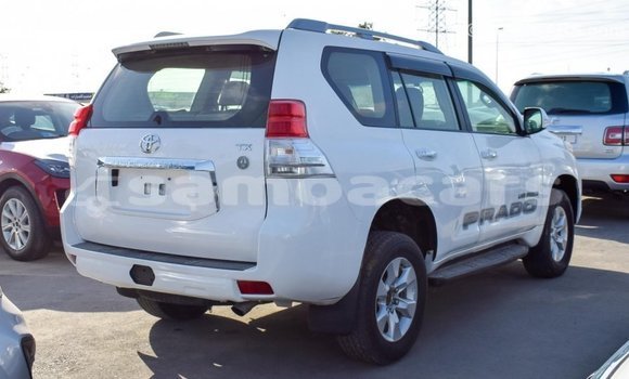 Acheter Import Voiture Toyota Prado Blanc à Import - Dubai, A'ana Acheter Import Voiture Toyota Prado Blanc à Import - Dubai, A'ana