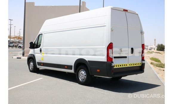 Acheter Import Moto Peugeot XP6 Blanc à Import - Dubai, A'ana