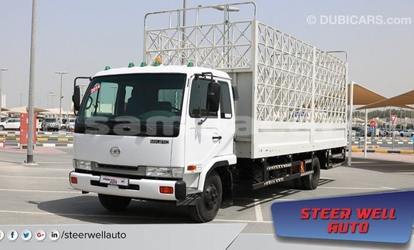 Acheter Import Voiture Nissan 350Z Blanc à Import - Dubai, A'ana Acheter Import Voiture Nissan 350Z Blanc à Import - Dubai, A'ana