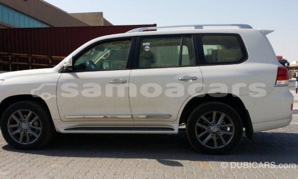 Buy Import Toyota Land Cruiser White Car in Import - Dubai in A'ana Buy Import Toyota Land Cruiser White Car in Import - Dubai in A'ana