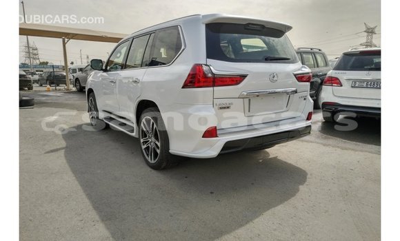 Acheter Import Voiture Lexus LX Blanc à Import - Dubai, A'ana Acheter Import Voiture Lexus LX Blanc à Import - Dubai, A'ana