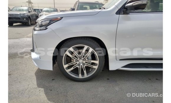 Acheter Import Voiture Lexus LX Blanc à Import - Dubai, A'ana Acheter Import Voiture Lexus LX Blanc à Import - Dubai, A'ana