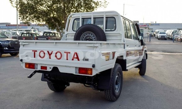Buy Import Toyota Pickup White Car in Import - Dubai in A'ana Buy Import Toyota Pickup White Car in Import - Dubai in A'ana